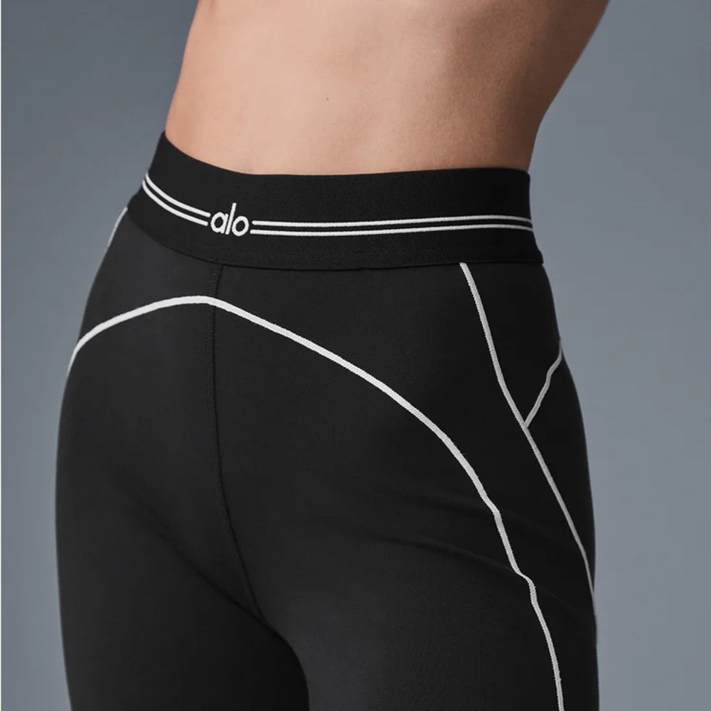Alo Airbrush High-Waist Heart Throb Legging - Picture 2 of 5